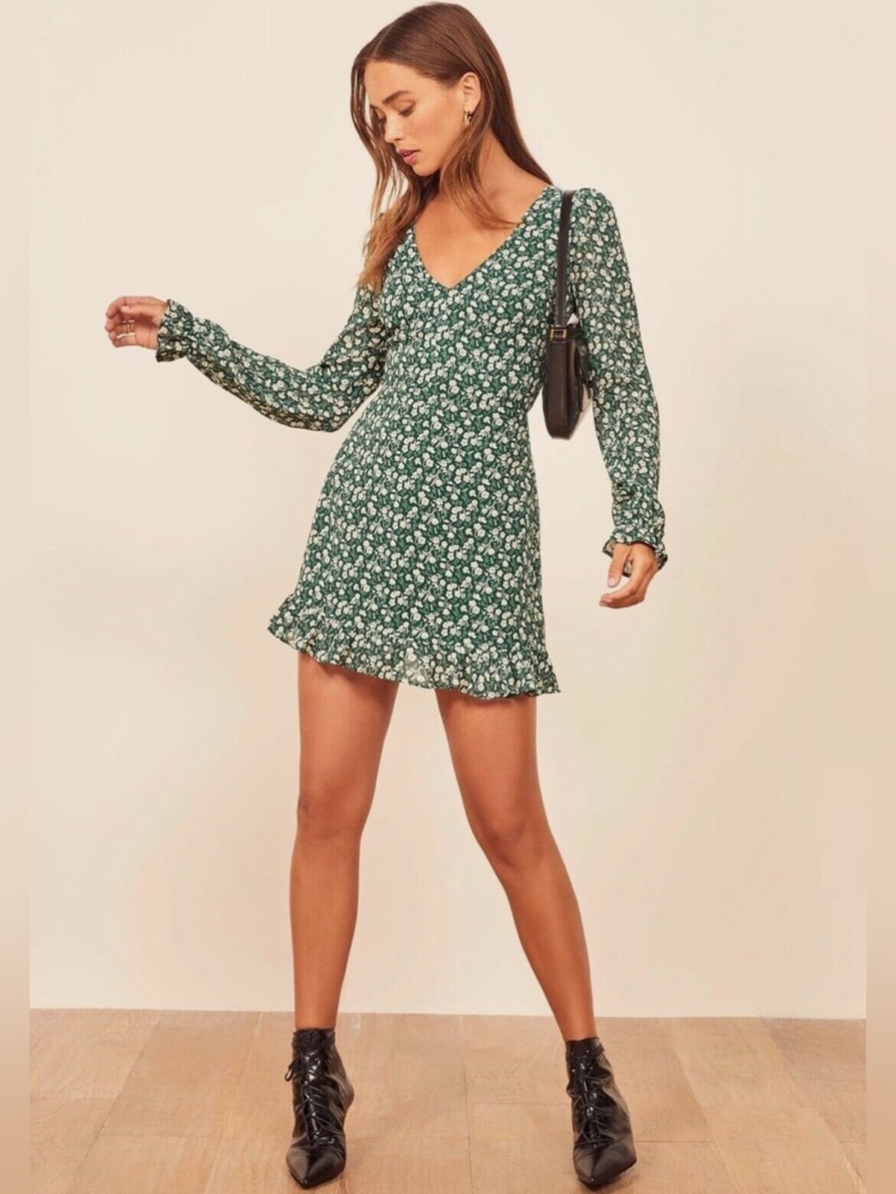 Reformation Elenor Long Sleeve Minidress
Missing Buttons
Ruffle
Party
Cocktail
4